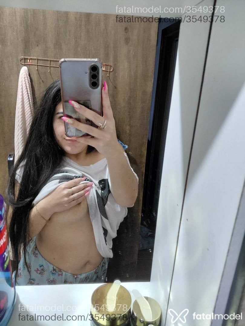 Acompanhante mulher morena (o) de olhos castanhos - Carolzinha