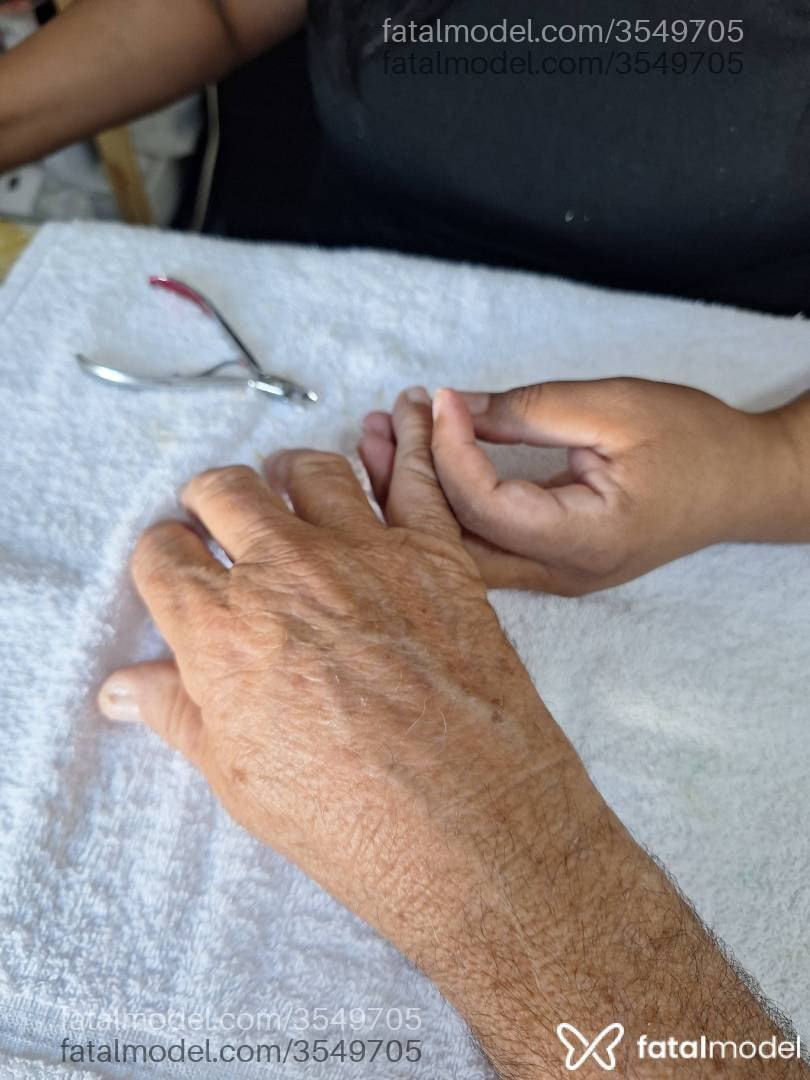 Acompanhante homem com cabelo castanho de olhos castanhos - Erivam