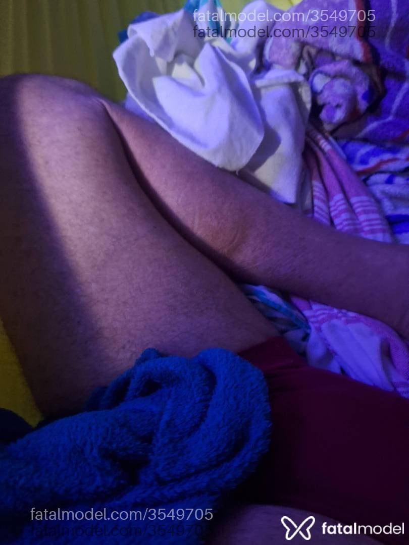 Acompanhante homem com cabelo castanho de olhos castanhos - Erivam
