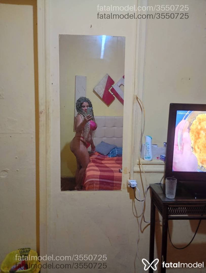 Acompanhante mulher morena (o) de olhos mel - Letícia
