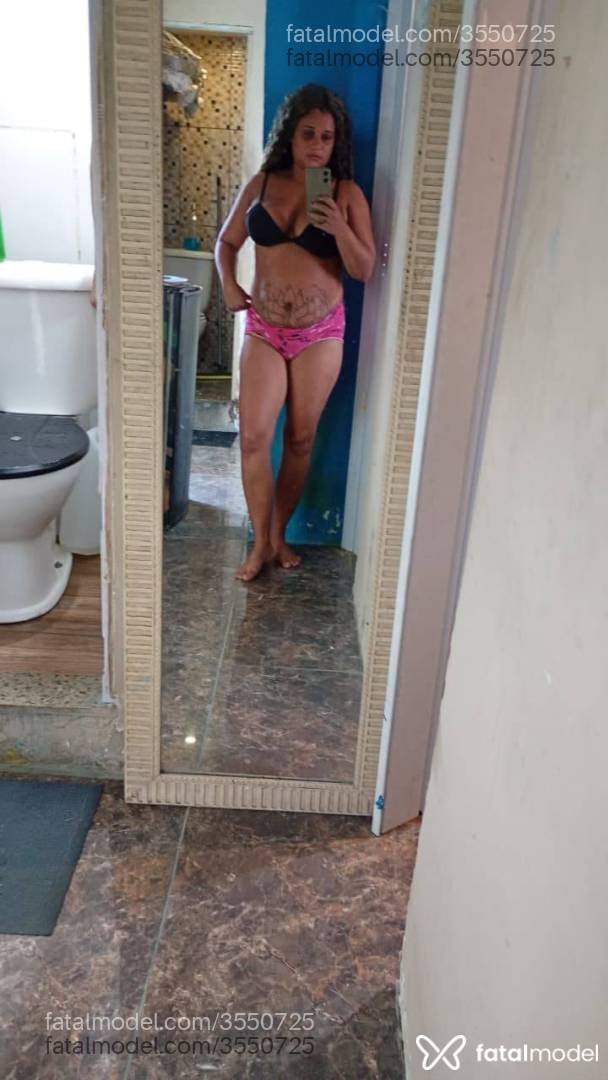 Acompanhante mulher morena (o) de olhos mel - Letícia