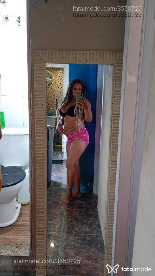 Acompanhante mulher morena (o) de olhos mel - Letícia
