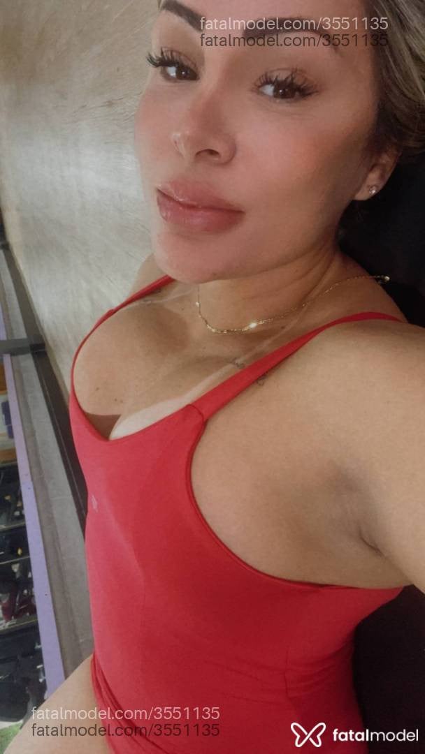 Acompanhante mulher loira (o) de olhos mel - Eduarda