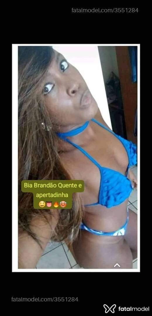 Acompanhante mulher com cabelo castanho de olhos pretos - Bia Brandão