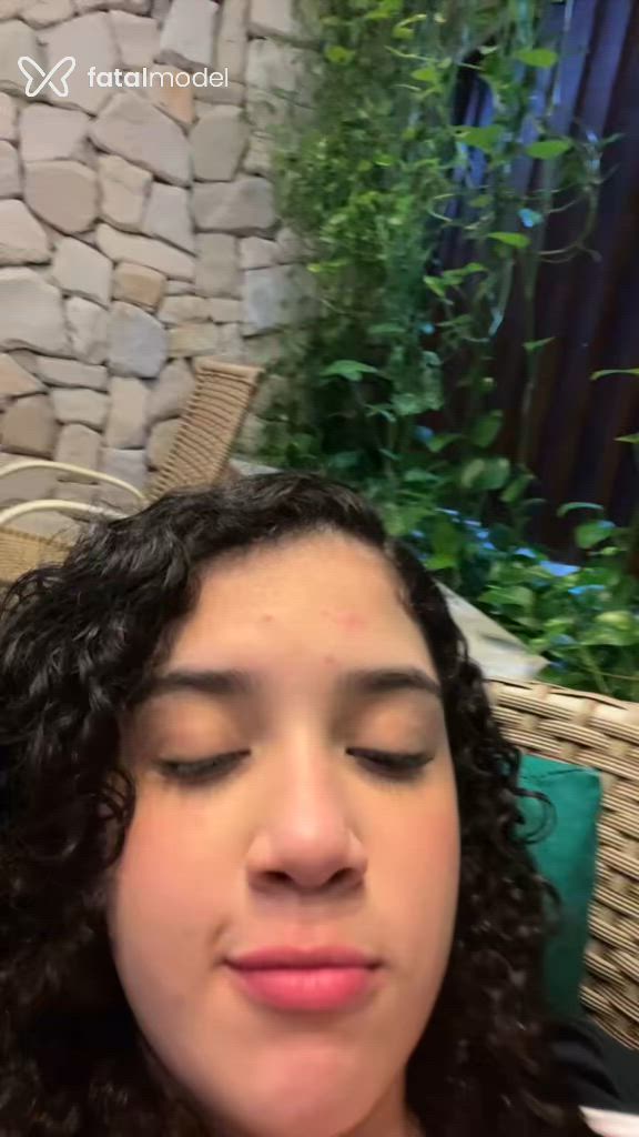 Acompanhante mulher com cabelo castanho de olhos castanhos - Giovanna Meireles