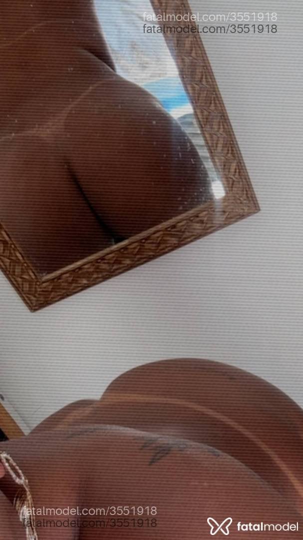 Acompanhante mulher loira (o) de olhos castanhos - Bruna Angel
