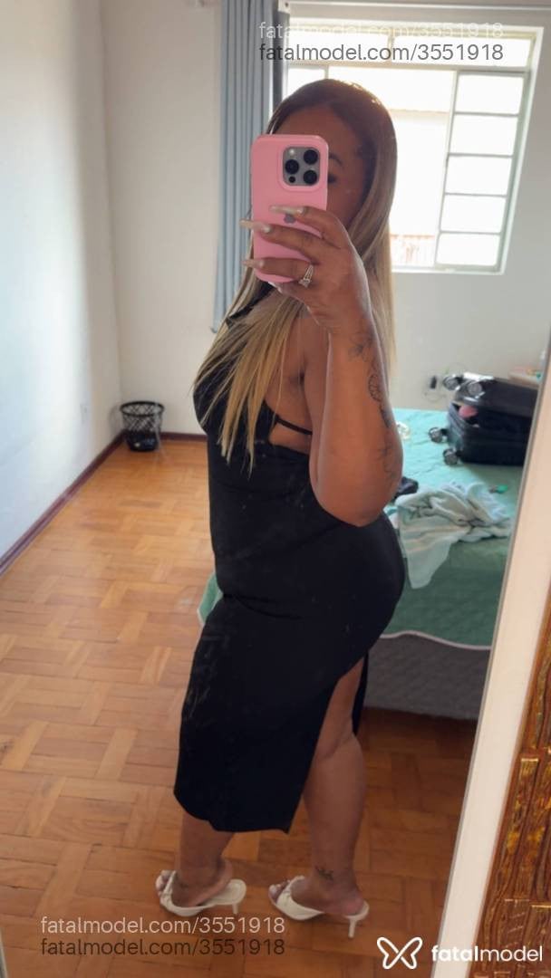Acompanhante mulher loira (o) de olhos castanhos - Bruna