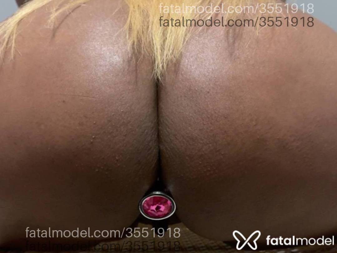 Acompanhante mulher loira (o) de olhos castanhos - Bruna Angel