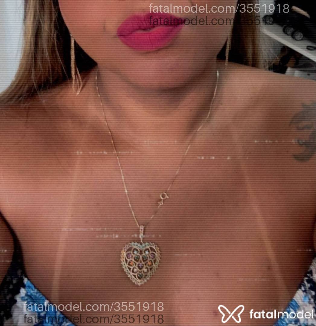 Acompanhante mulher loira (o) de olhos castanhos - Bruna Angel