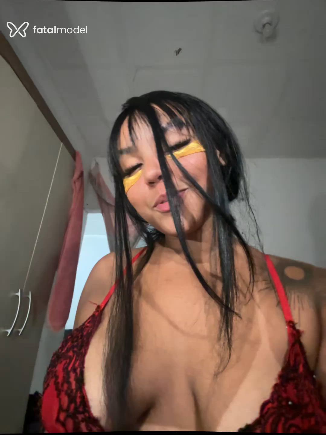 Acompanhante mulher com cabelo castanho de olhos castanhos - Ágata