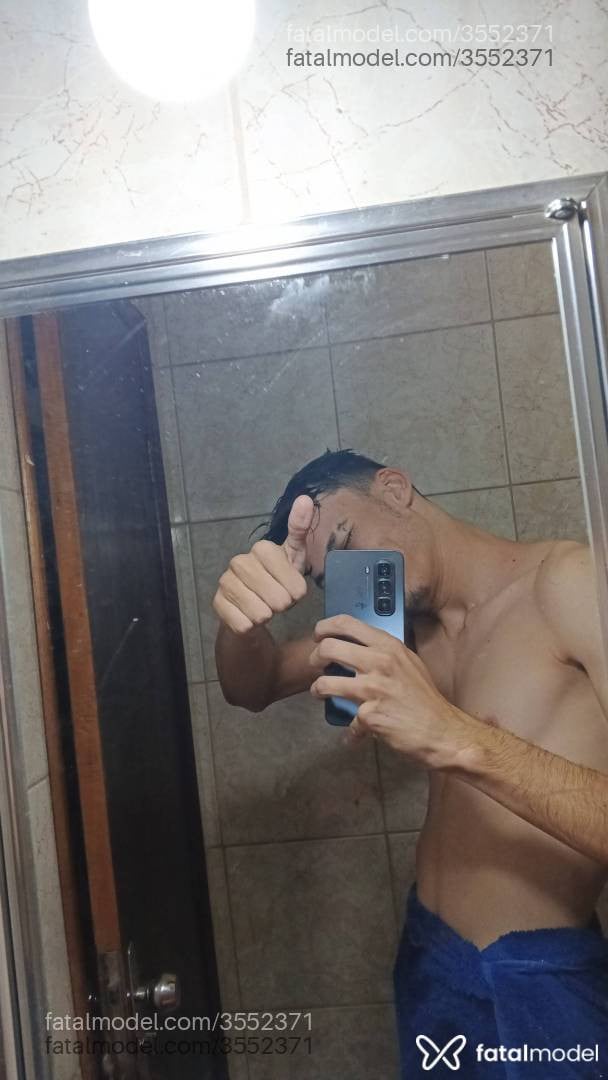 Acompanhante homem com cabelo castanho de olhos castanhos - Henry