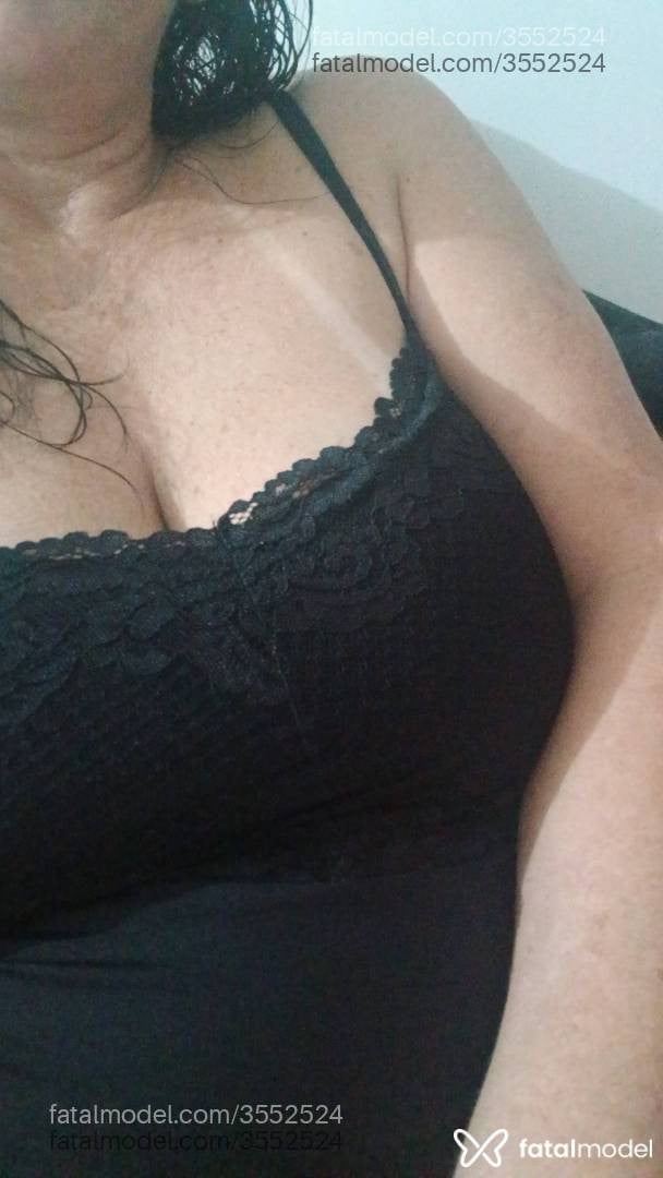 Acompanhante mulher com cabelo castanho de olhos castanhos - Renata