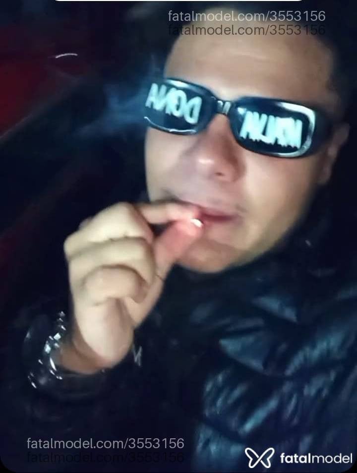 Acompanhante homem com cabelo castanho de olhos castanhos - Matheus
