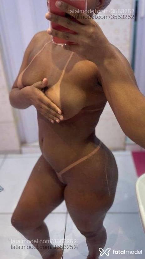 Acompanhante mulher morena (o) de olhos pretos - Rebeca