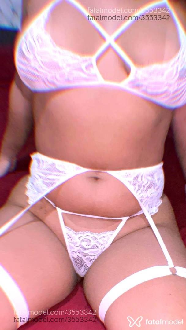 Acompanhante mulher com cabelo castanho de olhos pretos - Keury