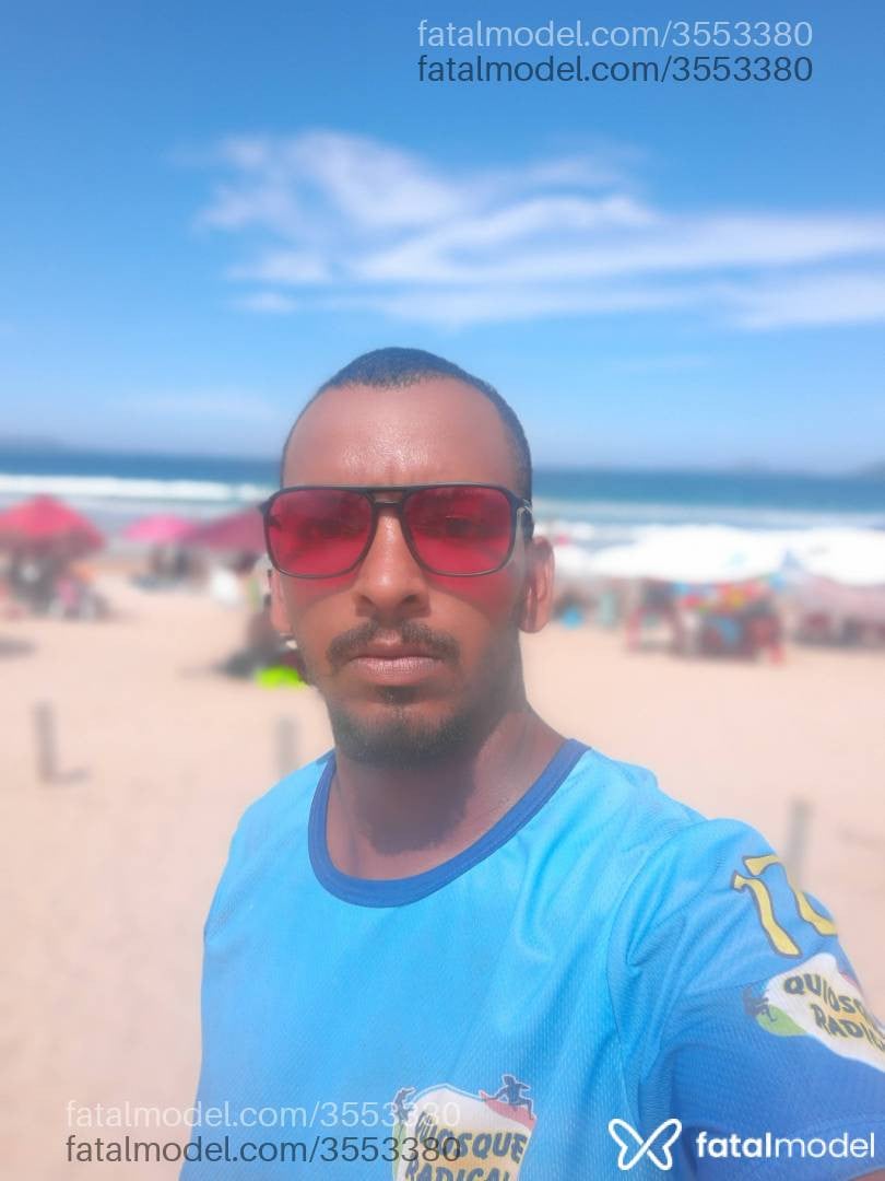Acompanhante homem morena (o) de olhos pretos - Azeredo