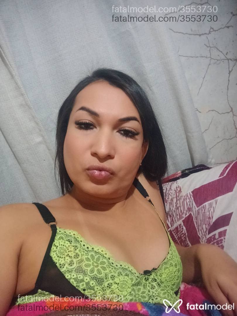 Acompanhante mulher trans com cabelo castanho de olhos pretos - Thiely Moraes