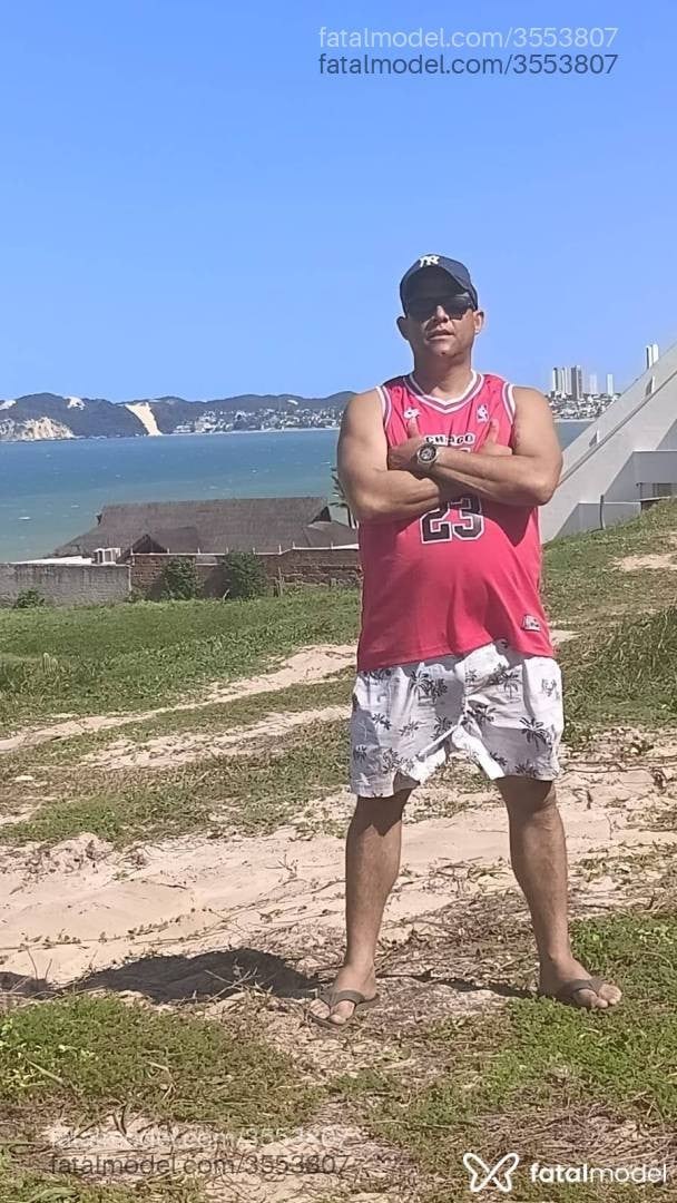 Acompanhante homem com cabelo castanho de olhos mel - Ricardo Oliveira