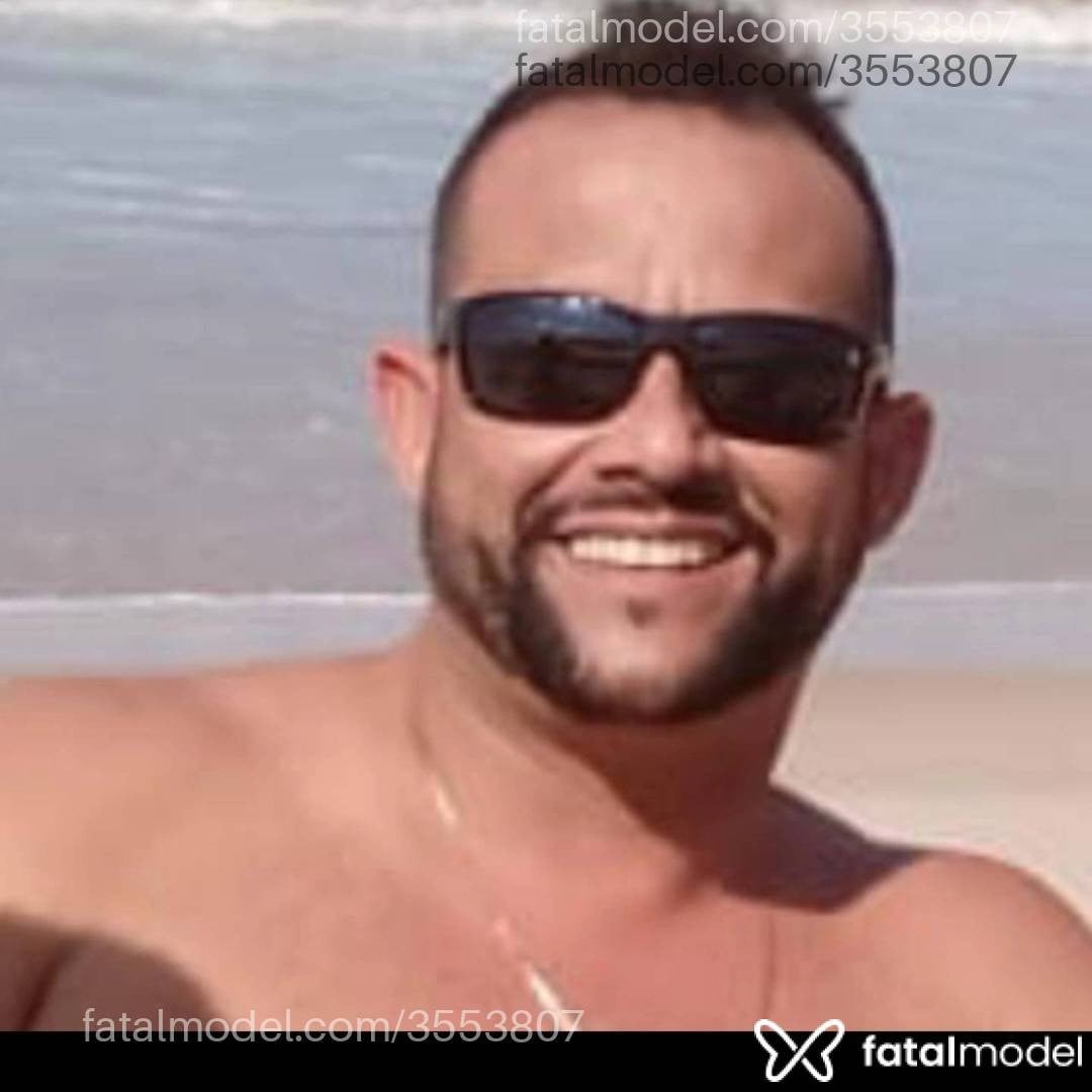 Acompanhante homem com cabelo castanho de olhos mel - Ricardo Oliveira
