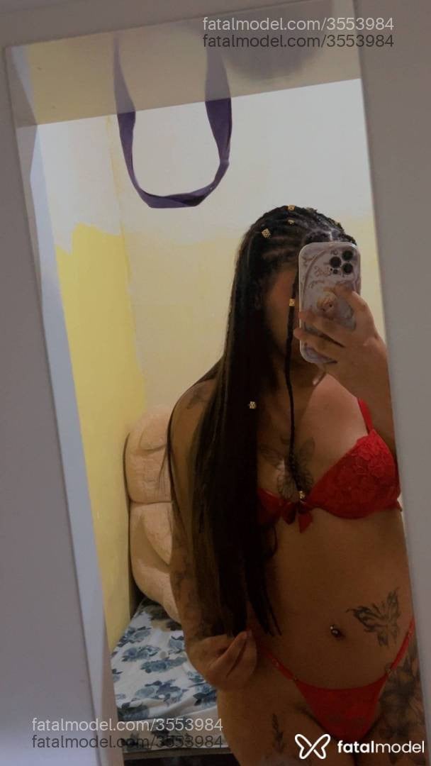 Acompanhante mulher morena (o) de olhos castanhos - Morena
