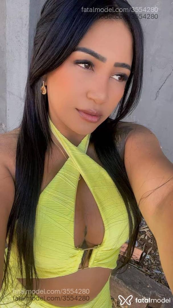Acompanhante mulher morena (o) de olhos castanhos - Carol Gomes
