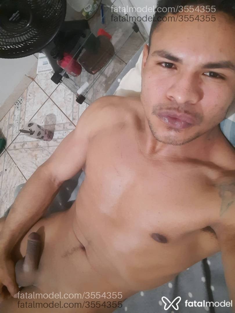 Acompanhante homem com cabelo grisalho de olhos mel - Eduardo Alves