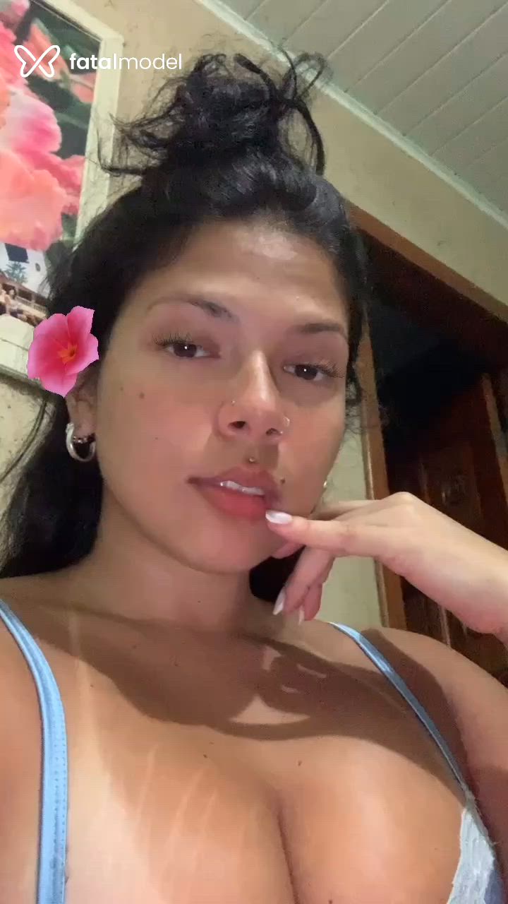 Acompanhante mulher morena (o) de olhos mel - Carol