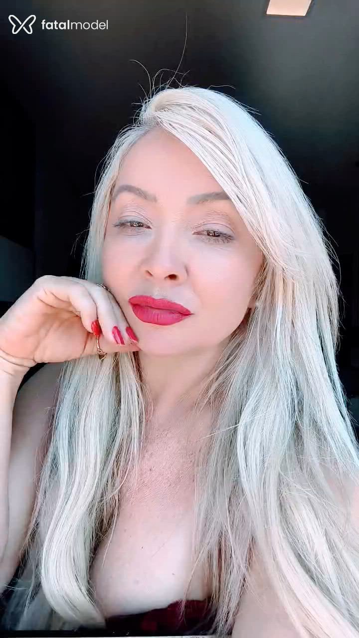 Acompanhante mulher loira (o) de olhos castanhos - Isabella Vitória