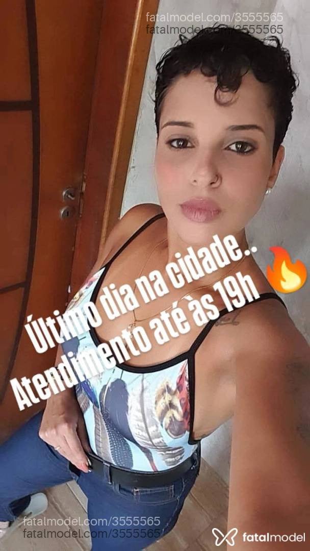 Acompanhante mulher com cabelo castanho de olhos castanhos - Clara Miranda