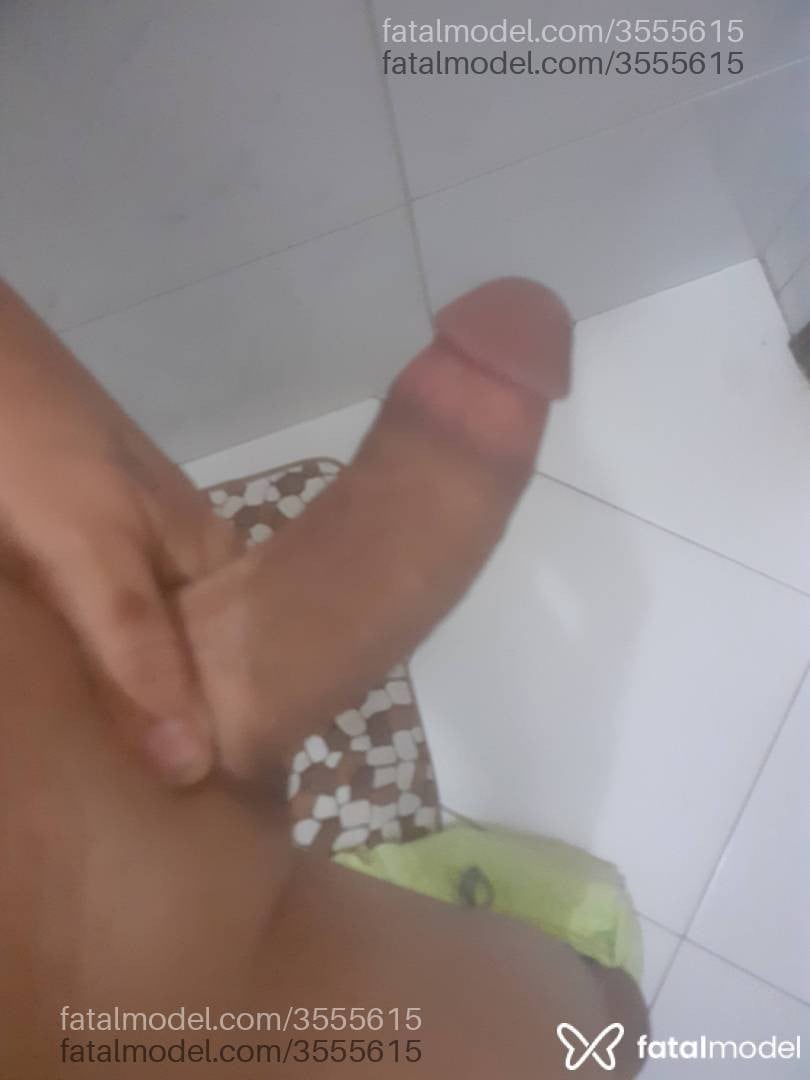 Acompanhante homem com cabelo castanho de olhos pretos - Armando