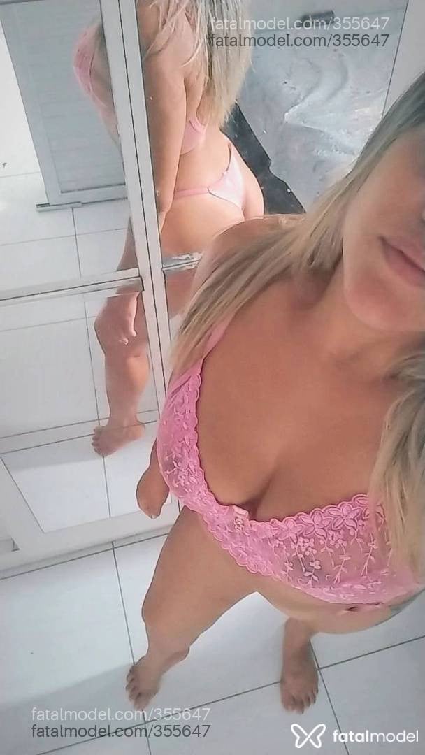 Acompanhante mulher loira (o) de olhos pretos - Valesca