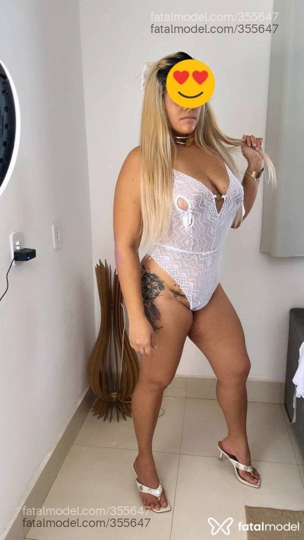 Acompanhante mulher loira (o) de olhos pretos - Lary Fontenelle