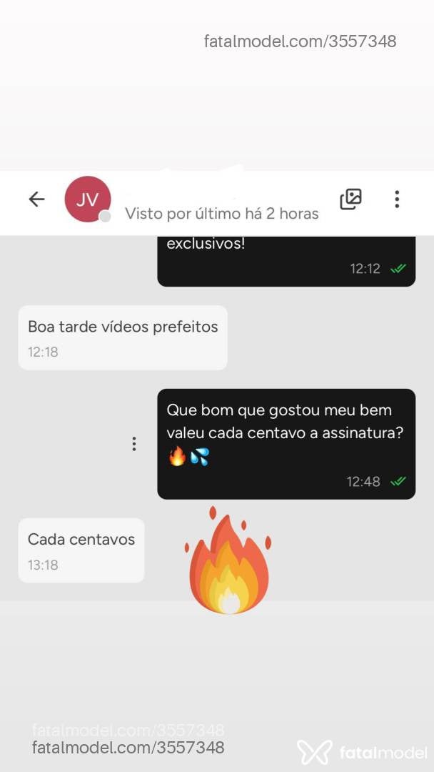 Acompanhante mulher trans com cabelo castanho de olhos castanhos - Clarice