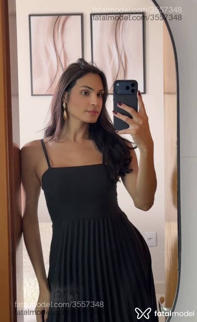 Acompanhante mulher trans com cabelo castanho de olhos castanhos - Clarice