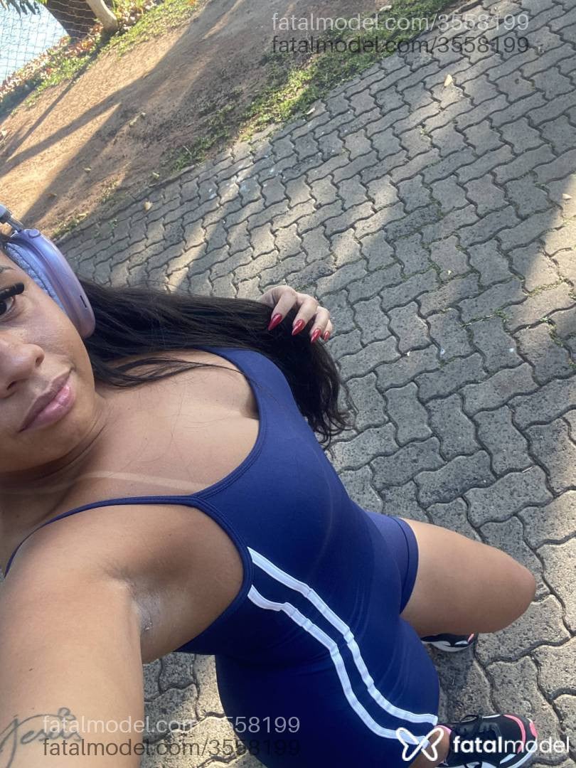 Acompanhante mulher morena (o) de olhos castanhos - Carol