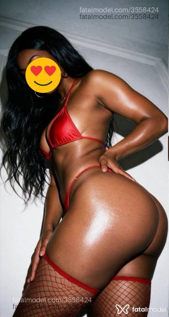 Acompanhante mulher morena (o) de olhos pretos - Zuri Silva