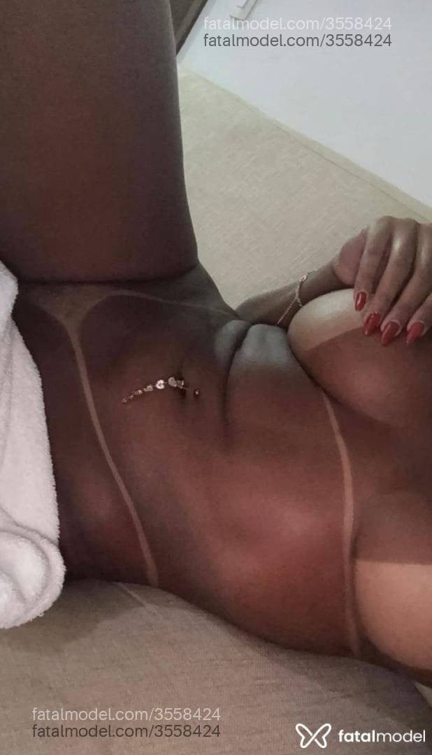 Acompanhante mulher morena (o) de olhos pretos - Zuri Silva