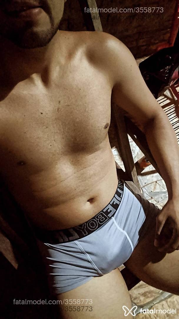 Acompanhante homem morena (o) de olhos pretos - Castro