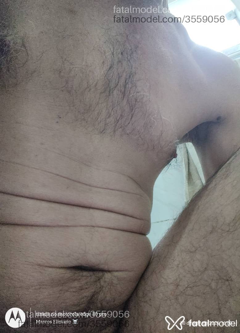 Acompanhante homem com cabelo grisalho de olhos castanhos - Marcio