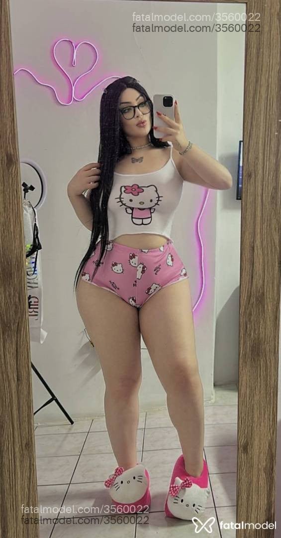 Acompanhante mulher morena (o) de olhos azuis - Emma Castello