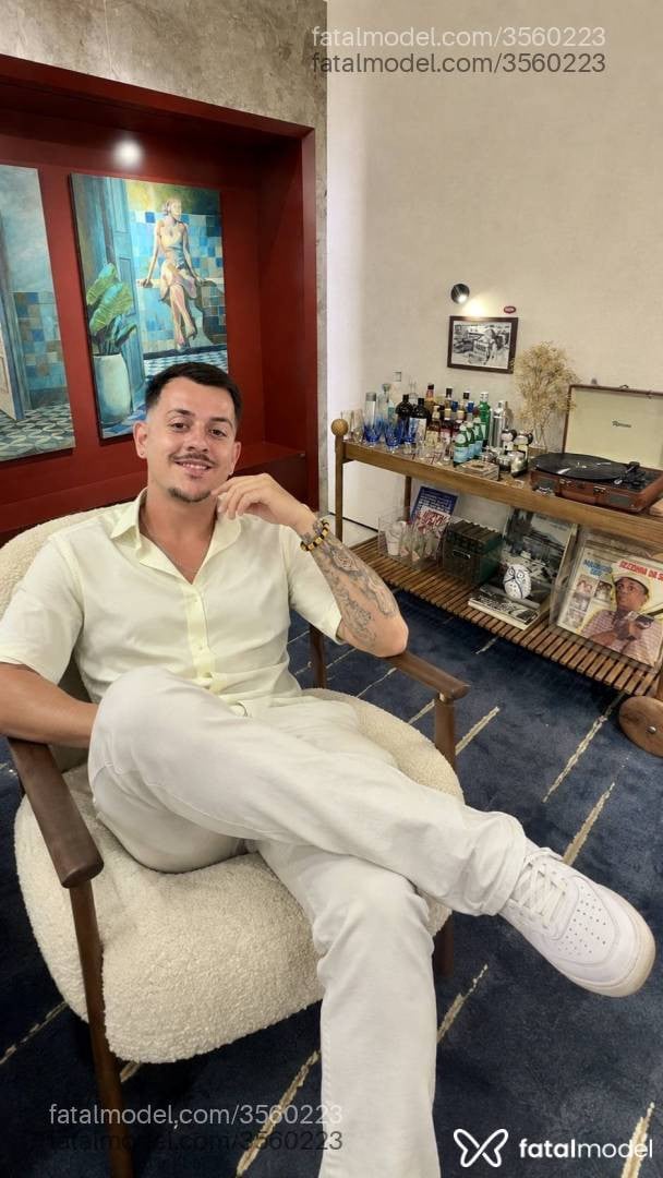 Acompanhante homem com cabelo castanho de olhos castanhos - Pedro Dom