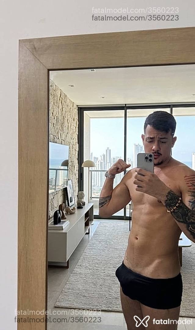 Acompanhante homem com cabelo castanho de olhos castanhos - Pedro Dom