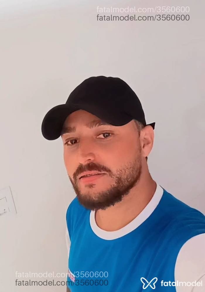 Acompanhante homem com cabelo castanho de olhos castanhos - Miguel