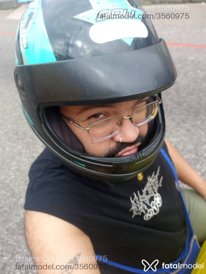 Acompanhante homem morena (o) de olhos castanhos - Pedro