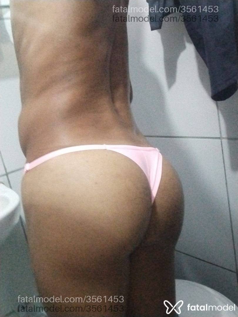 Acompanhante homem com cabelo castanho de olhos pretos - Yukii