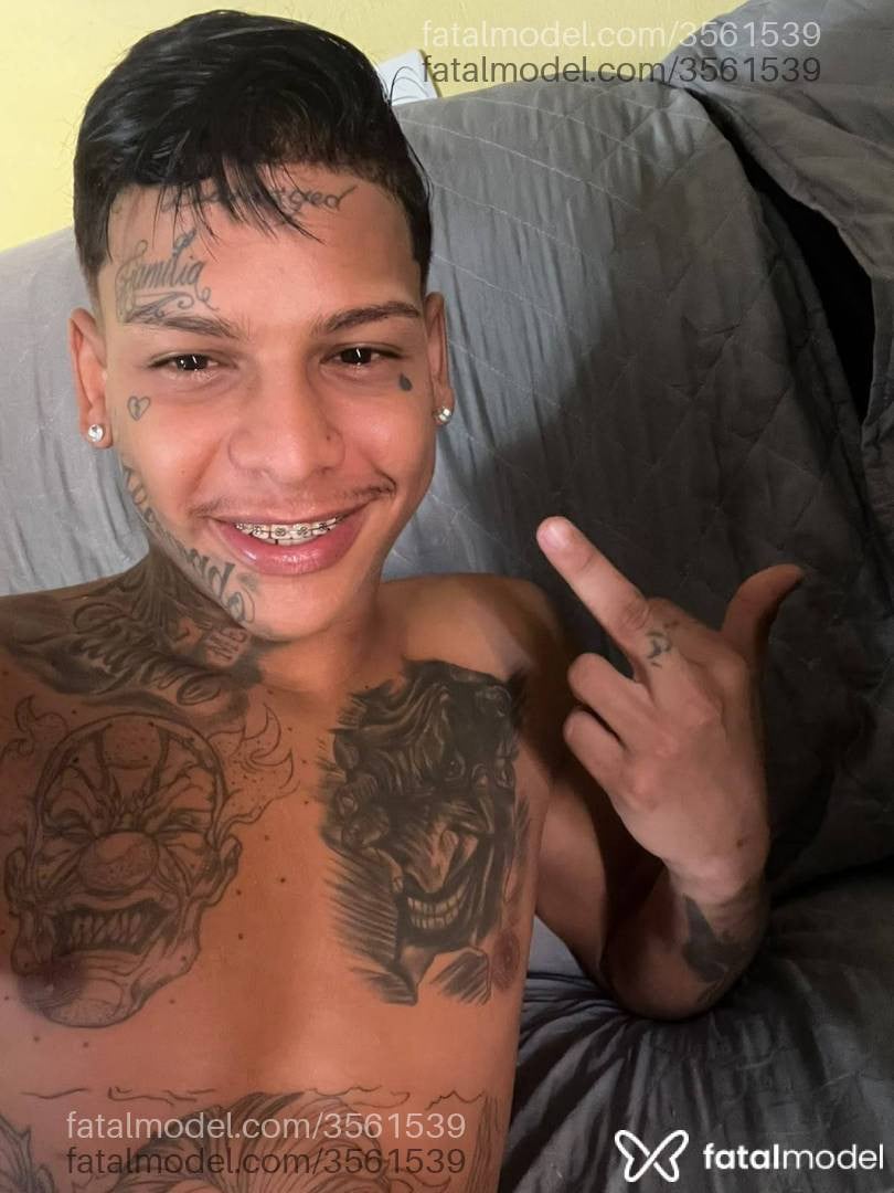 Acompanhante homem morena (o) de olhos castanhos - Zika