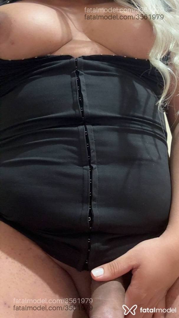 Acompanhante mulher trans loira (o) de olhos azuis - Mia Alves