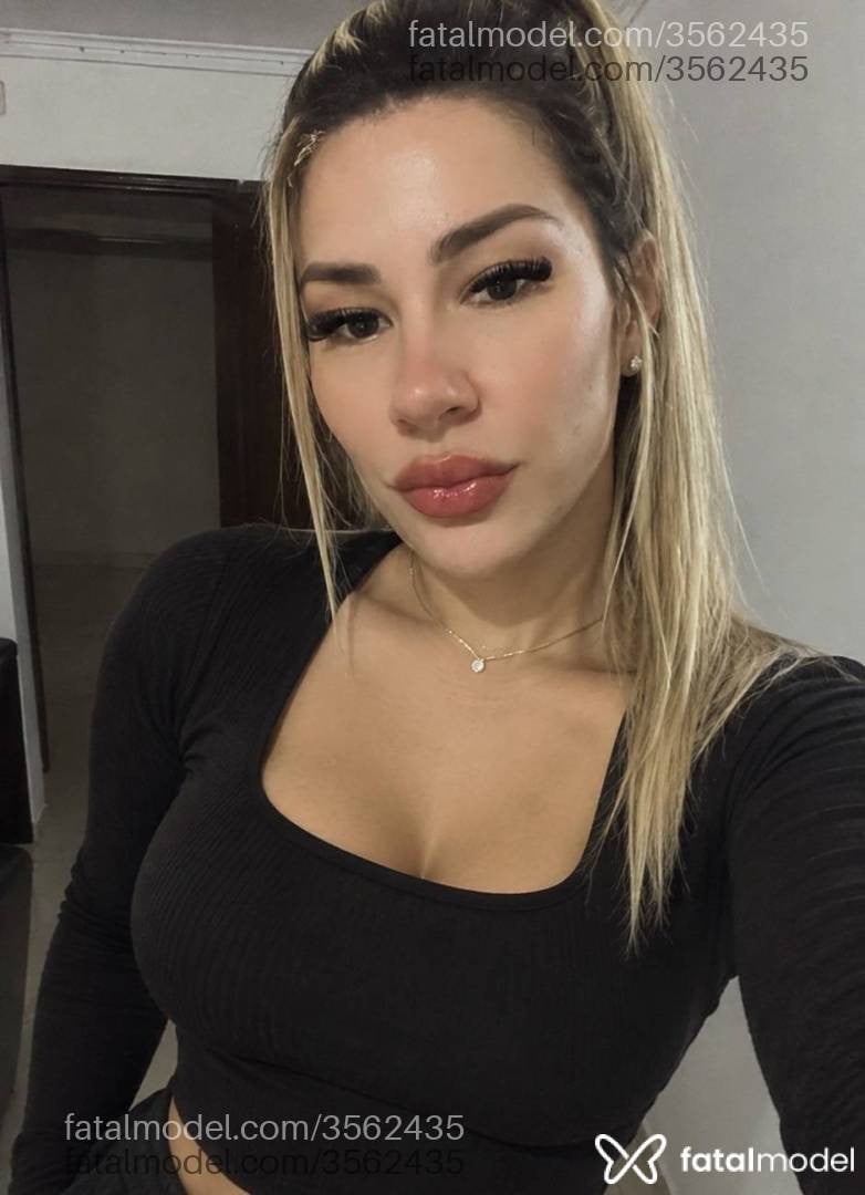 Acompanhante mulher loira (o) de olhos castanhos - Micheli Duarte