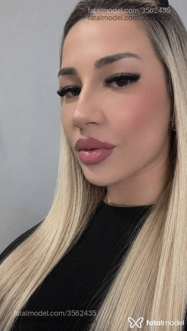 Acompanhante mulher loira (o) de olhos castanhos - Micheli Duarte