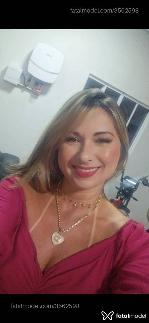 Acompanhante mulher loira (o) de olhos castanhos - Sedutoratesuda